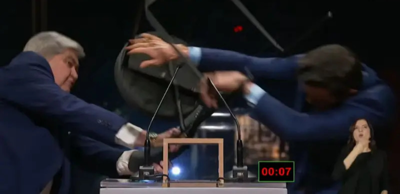 Cadeirada - Datena x Marçal meme template